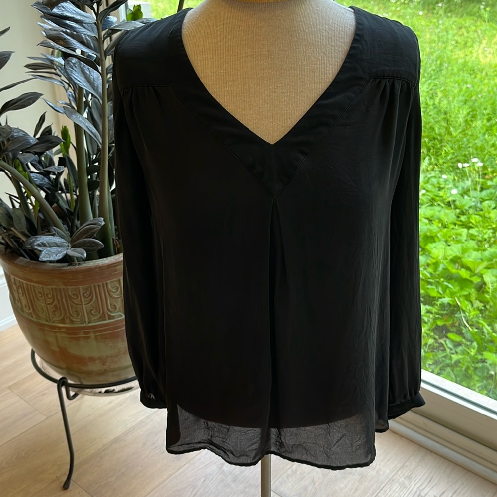 NWOT Joie black georgette finish silk fully lined v neck long sleeve blouse